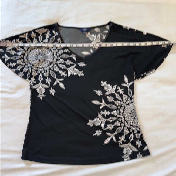 Reitmans Shirt Black and White Graphic Blouse Top Relaxed Fit Women's Size MP - Picture 7 of 10